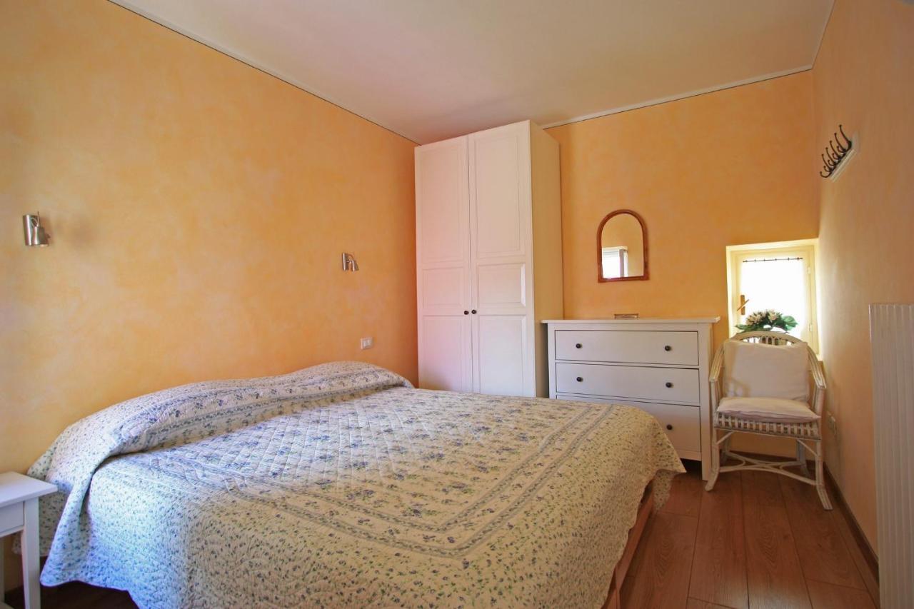 Casa Marsilva - Holiday Apartment With Roof Terrace, Near The Lake トスコラーノ・マデルノ エクステリア 写真